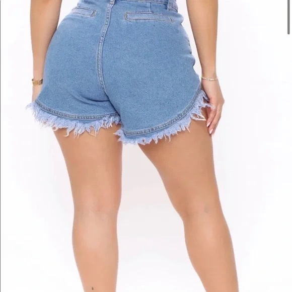 Fashion Nova denim shorts - Picture 2 of 5